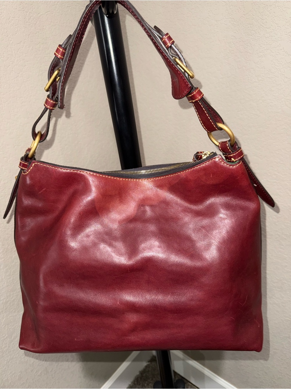 Dooney & Bourke Kingston Shoulder bag in Bordeaux Florentine leather - Picture 2 of 15